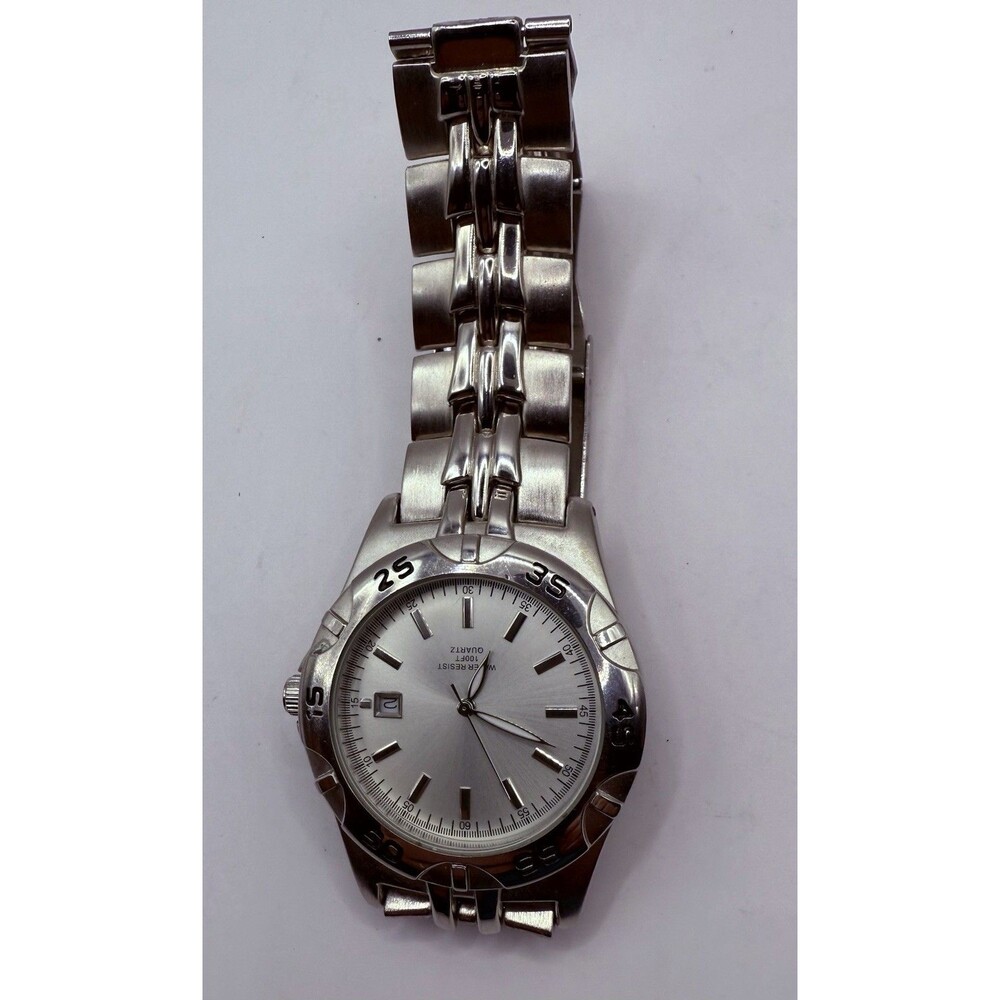 Analog Wristwatch with Quartz Movement and Water Resistance New Battery